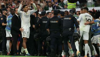 Bătaie generală între fotbaliști la finalul meciului Real Madrid – FC Barcelona 2-1! Poliția a intervenit direct pe (…)