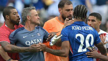 Ce nu s-a văzut la TV! Scandal fără precedent: Luis Enrique l-a împins pe Joao Pedro, iar fotbalistul lui Chelsea ar (…)