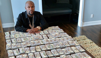 Comparația averilor milionarilor Mike Tyson şi Floyd Mayweather