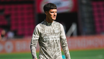Dennis Man poate debuta în noul sezon al Ligii Campionilor, în PSV – St. Gillois. De la 22:00 au loc alte 4 partide, (…)