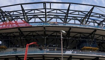 Fabulos! Un muncitor român a făcut publice cele mai noi imagini cu stadionul Nou Camp: „Murim de foame la Barcelona”