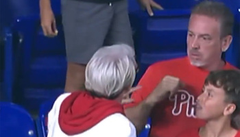 Reacția revoltătoare a unei femei după ce un tată a prins o minge de baseball pentru fiul lui