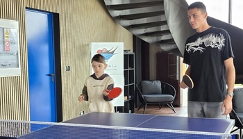 Un puști l-a întâlnit pe David Popovici și s-a lămurit imediat cum e campionul olimpic. Cum l-a numit copilul pe (…)