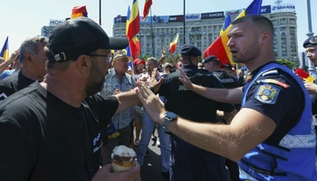 Protest în Piața Victoriei! Protestul pro-Călin Georgescu a generat tensiuni cu jandarmii