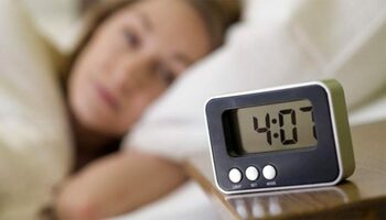 România trece la ora de iarnă în această noapte. Ora 4.00 devine ora 3.00. S-ar putea relua discuțiile despre (…)