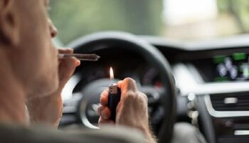 Doi bihoreni, reținuți după ce au furat o mașină. Au condus băuți și drogați, fără permis