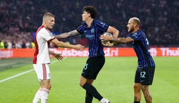 Fază de infarct pentru Chivu. Arbitrul Oliver a dat penalty pentru Inter și l-a anulat cu VAR, deși pe imagini nimic (…)