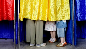 De ce nu votează tinerii: „Modul de comunicare nu reflectă problemele cu care se confruntă