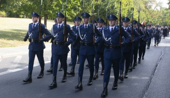 Polonia va intensifica apărarea prin instruirea a 500.000 de voluntari