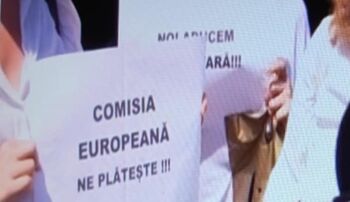 Protest în Piața Victoriei. Angajații de la Fonduri Europene reclamă că le scad veniturile la jumătate. Amenință cu (…)