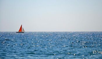 Travelminit.ro: Vacanțele pe litoral devin mai accesibile pe final de august