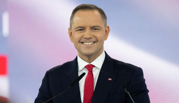 Învestirea lui Karol Nawrocki - Polonia deschide un nou capitol în coabitarea dificilă între guvernul pro-european (…)