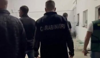 Rețea est-europeană de hoți de mașini de lux, destructurată de polițiștii europeni. Vehiculele furate ajungeau în Dubai