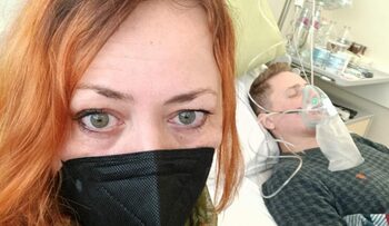 Povestea unei mame care și-a văzut fiul murind de cancer. „Mami, vino te rog că nu mai pot!”