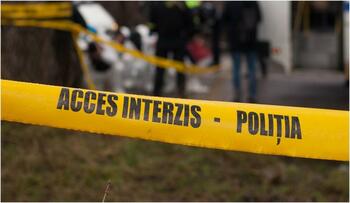 Adolescent de 15 ani, găsit spânzurat de creanga unui copac, în Bucureşti. Locuia cu familia într-un cort