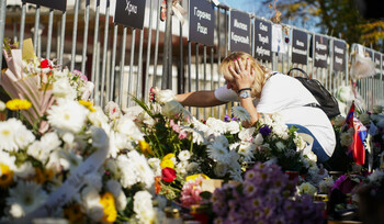 Zeci de mii de sârbi comemorează un an de la tragedia din Novi Sad. 