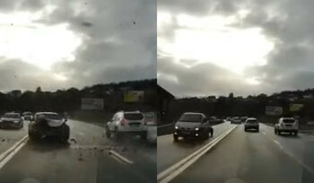 Momentul în care două mașini se ciocnesc violent în Cluj. Accident rutier cu un mort şi trei răniţi