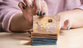 Salarii de 9.000 de euro la stat, deşi au fost tăiate. Cum arată reforma la ASF, ANCOM şi ANRE