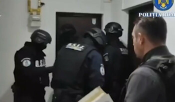 Cum acţiona reţeaua care a dat un tun de 7 milioane €, după ce a luat credite şi maşini de lux cu acte false