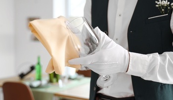 Tatăl său e afacerist în domeniul HoReCa și el s-a lăsat de sportul de performanță la 25 de ani pentru a-l ajuta: (…)