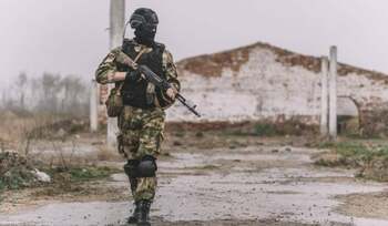 Armele rusești sunt vândute pe piața neagră de către soldați direct de pe front: „Trecute la pierderi din start”