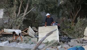 Cel puțin 10 persoane, inclusiv șase copii, au murit în timp ce stăteau la coadă la apă în Gaza și au fost (…)