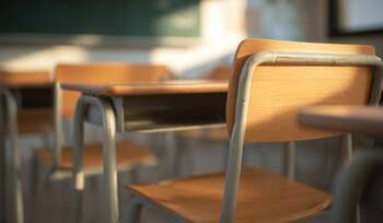 Peste 7.000 de elevi din București învață anul acesta în containere modulare, peste 200 de școli și licee au program (…)