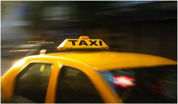 Scriitor laureat Nobel, păcălit la bani de un taximetrist român