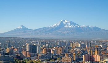 O țară mică a avut curajul să-i spună „Nu” lui Putin și a început să urce spre Europa un munte cât Araratul de mare