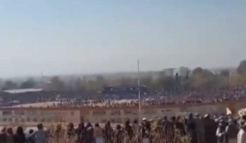 Execuție publică cu 80.000 de oameni pe un stadion din Afganistan: un copil a fost pus să apese pe trăgaci | VIDEO