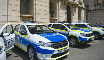 A spart o mașină și a fugit cu cardurile: adolescent de 16 ani din Târgu Mureș, arestat. Ce riscă acesta