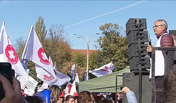 Protest cu 10.000 de oameni faţă de măsurile de austeritate. Cer creşterea salariului minim