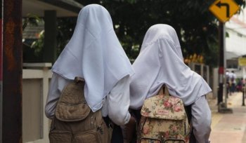 Austria interzice purtarea vălului pentru elevele musulmane sub 14 ani