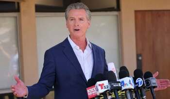 Strategia lui Gavin Newsom de a copia stilul lui Donald Trump aduce o creștere spectaculoasă în sondaje pentru (…)