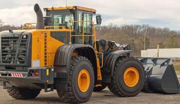 Un hoț a spart fațadele unui magazin de bijuterii și unui restaurant cu un încărcător frontal, în Germania