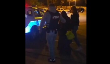 „Vrăjitoare” prinsă în flagrant, după ce ar fi luat 25.000 de euro de la o femeie pentru „ritualuri spirituale, (…)