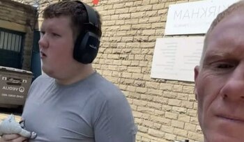 Decizia unui fost mare internațional al cărui copil cu dizabilități zgârie și mușcă, în loc să vorbească