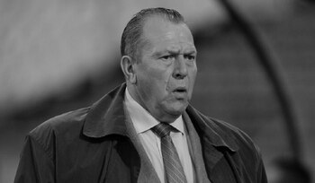 ”Eroul de la Sevilla”, omagiat acasă: statuia lui Helmut Duckadam inaugurată în satul natal