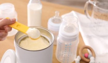 Loturi de lapte praf Nestlé, retrase din Auchan, Selgros și Kaufland după depistarea Bacillus cereus pe linia de (…)