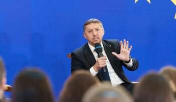 Daniel David le răspunde celor care îi cer demisia: „Ar trebui să intru în istorie ca un ministru curajos”
