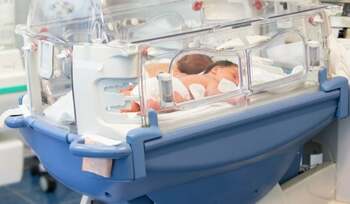 Populația României continuă să scadă: în luna mai s-au născut cu 7.900 de persoane mai puține decât au murit