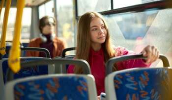 Transport public în Năvodari: patru trasee vor fi deschise. Cât costă o călătorie sau un abonament și cine are (…)