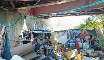 Un român trăiește de doi ani sub un pod din Firenze, după 25 de ani în Italia, pentru că nu mai are încredere în oameni