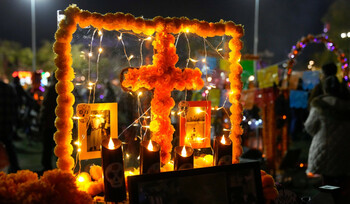 Ziua Morților, celebrată în întreaga lume: altare, parade și ritualuri în memoria celor dragi