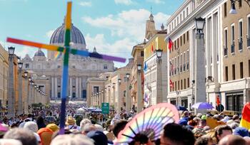 Peste o mie de catolici LGBT+, în pelerinaj la Vatican. 