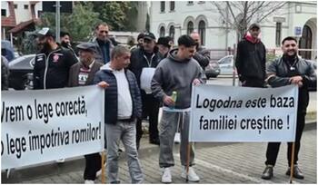 Romii din Târgu Jiu, în stradă pentru a-și apăra tradițiile. O lege privind căsătoria i-a revoltat