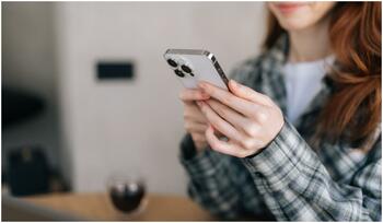 Americancă, păcălită de un român cu care credea că e într-o relaţie. I-a virat 283.000 $ de-a lungul a 3 ani