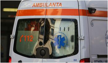 Accident grav pe un drum naţional din Harghita. Două persoane încarcerate, trafic blocat pe DN 12A