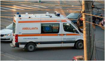 O elevă de clasa a VIII-a din Otopeni a ajuns la spital după ce a înghițit mai multe pastile la ore