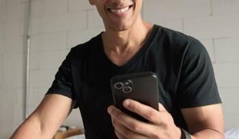 A răspuns la un mesaj primit pe Facebook. Greşeala făcută l-a costat 240.000 de euro